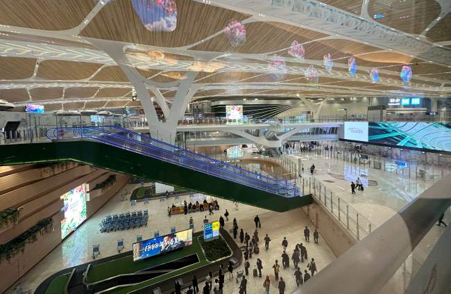 廣州機場T3國內出發安檢口上方3D大屏廣告