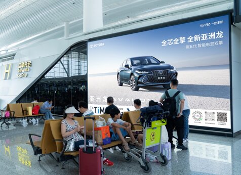 第一戶外傳媒-廣州白云機場-T2國內出發值機大廳燈箱廣告