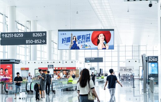 第一戶外傳媒-廣州白云機場-T2國內出發到達混流區燈箱廣告