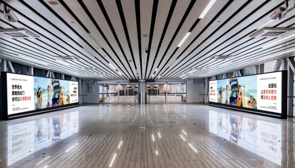 第一戶外傳媒-廣州白云機場-T2綜合交通樞紐地面統領落地燈箱