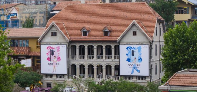 面向千萬級游客的武漢曇華林藝術中心高位燈箱廣告投放策略