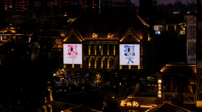 武漢曇華林歷史文化街區(qū)-藝術(shù)中心大樓大牌燈箱廣告 武漢曇華林歷史文化街區(qū)-藝術(shù)中心大樓大牌燈箱廣告