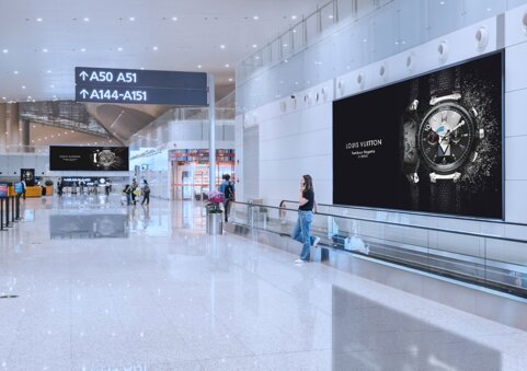 第一戶外傳媒-廣州白云機場-T2國際出發地面燈箱