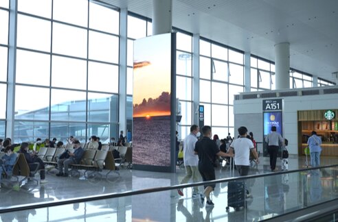 第一戶外傳媒-廣州白云機場-T2國際出發圖騰燈箱