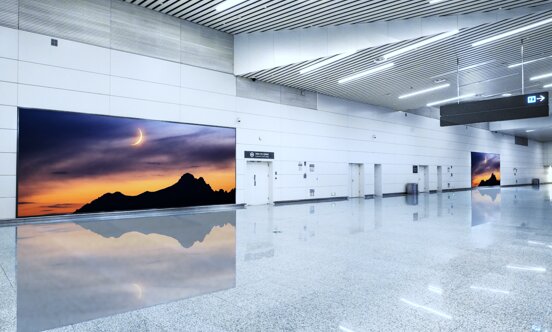 第一戶外傳媒-廣州白云機場-T2國際行李提取區通廊墻體燈箱