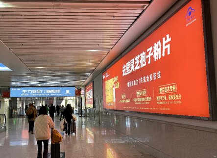 第一戶外傳媒-永康南站-進出站通道墻面燈箱