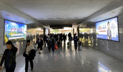 第一戶外傳媒-青田站-出站通道墻面燈箱