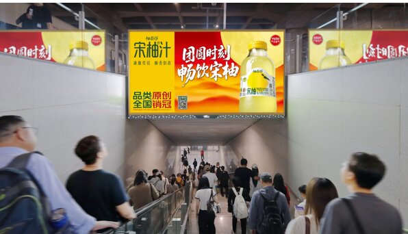 第一戶外傳媒-寧波站站臺層出站梯頂燈箱 第一戶外傳媒-寧波站站臺層出站梯頂燈箱