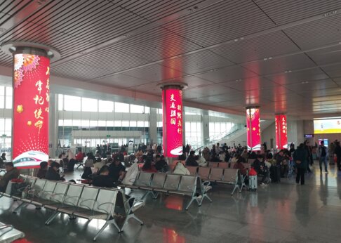 第一戶外傳媒-淮北站-一層候車廳包柱燈箱