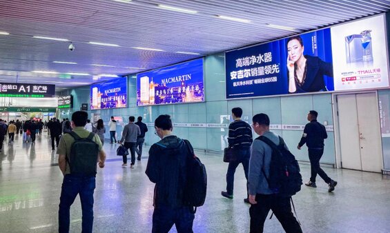 第一戶外傳媒-深圳北站到達(dá)層出站通道內(nèi)側(cè)墻面燈箱