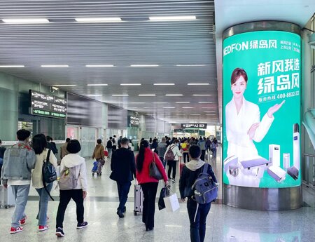第一戶外傳媒-深圳北站到達(dá)層出站通道內(nèi)側(cè)雙面包柱燈箱