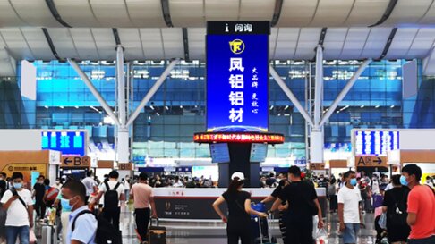 第一戶外傳媒-深圳北站候車大廳中央問(wèn)詢服務(wù)中心魔方柱