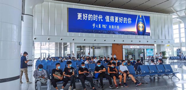濟(jì)南遙墻機(jī)場(chǎng)候機(jī)大廳LED大屏廣告