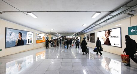 第一戶外傳媒-蒼南站-出站通道墻面燈箱 第一戶外傳媒-蒼南站-出站通道墻面燈箱