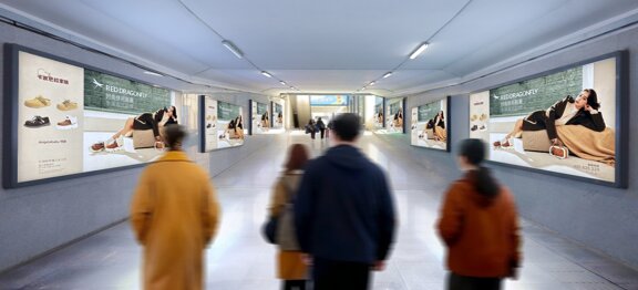 第一戶外傳媒-平陽站-出站通道墻面燈箱 