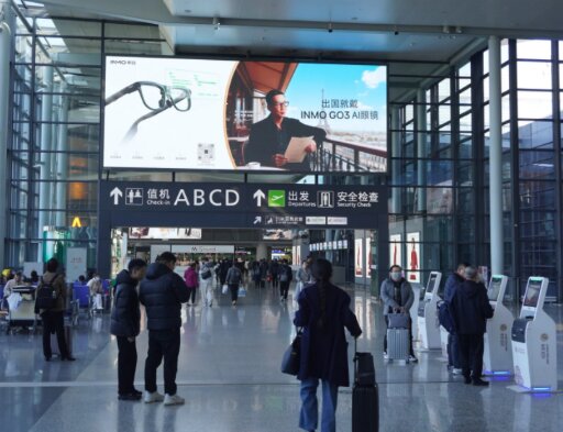 機場出發值機區燈箱廣告案例