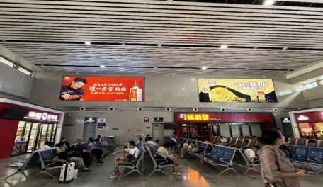 第一戶外傳媒-新化南站-候車廳燈箱