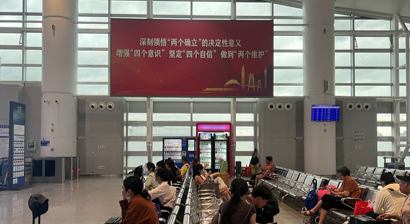 第一戶外傳媒-湛江西站-候車廳燈箱