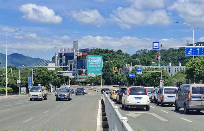福州軟件園通勤主干道大型廣告牌精準覆蓋力