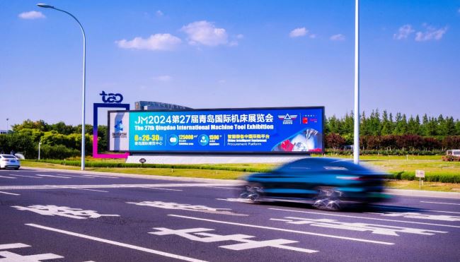 巨型燈箱在膠東機場進(jìn)出港公路的廣告投放指南