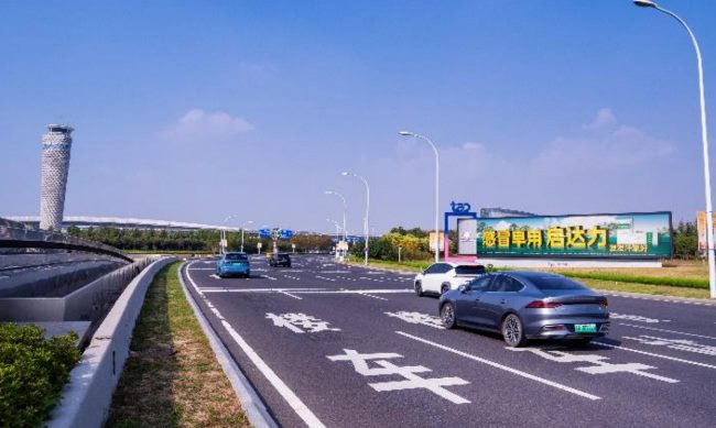 青島膠東機場戶外公路進出航站樓路側燈箱廣告 青島膠東機場戶外公路進出航站樓路側燈箱廣告