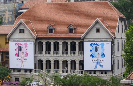 第一戶外傳媒-武漢曇華林藝術中心戶外燈箱廣告