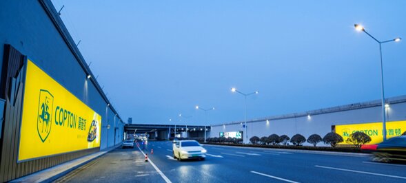 第一戶外傳媒-青島膠東機(jī)場金航路進(jìn)出機(jī)場下穿通道燈箱