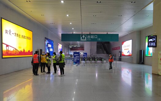 第一戶外傳媒-商丘站出站廳燈箱廣告