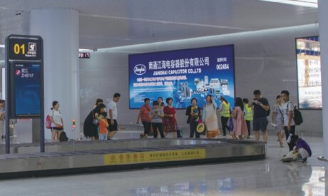 第一戶外傳媒-南通興東機場一樓國際行李大廳出入口墻面燈箱 第一戶外傳媒-南通興東機場一樓國際行李大廳出入口墻面燈箱