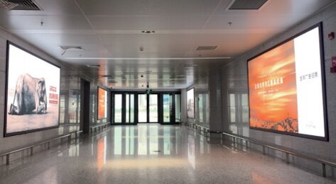 第一戶外傳媒-南通興東機場一樓行李大廳遠機位通道燈箱 第一戶外傳媒-南通興東機場一樓行李大廳遠機位通道燈箱