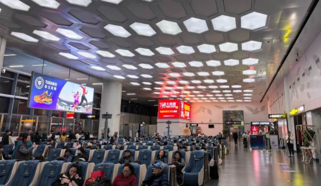 舟山機場候機大廳燈箱廣告：精準觸達旅游客群的優質載體