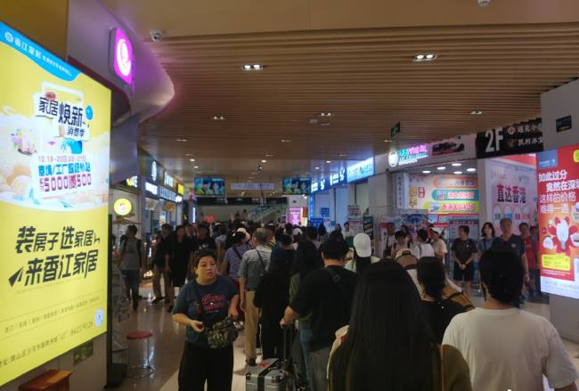 深圳蓮塘口岸通道廣告：深港跨境通勤的精準傳播陣地