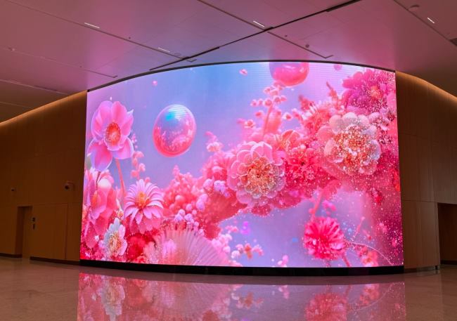 第一戶外傳媒-廣州白云機場行李提取廳對稱雙屏廣告