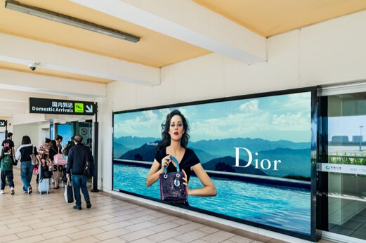 第一戶外傳媒-三亞鳳凰機場T1國內到達通廊墻體燈箱 第一戶外傳媒-三亞鳳凰機場T1國內到達通廊墻體燈箱