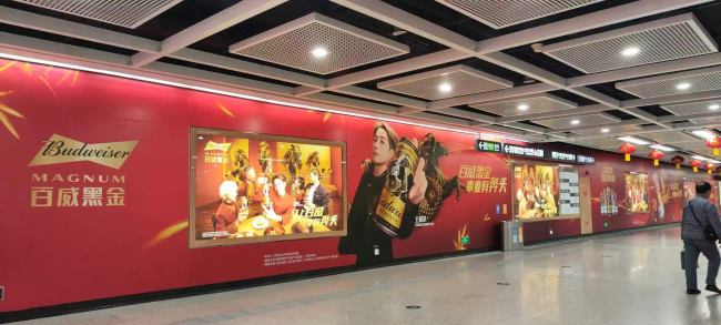 第一戶外傳媒-廈門地鐵呂厝站換乘通道墻貼廣告