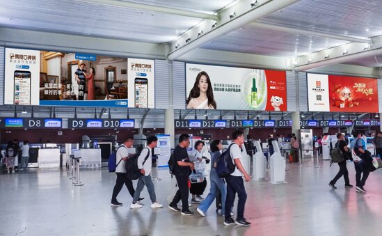 第一戶外傳媒-三亞鳳凰機場T2值機大廳島頭高空燈箱 第一戶外傳媒-三亞鳳凰機場T2值機大廳島頭高空燈箱