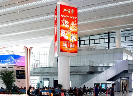 第一戶外傳媒-廣州白云站候車大廳三角包柱燈箱