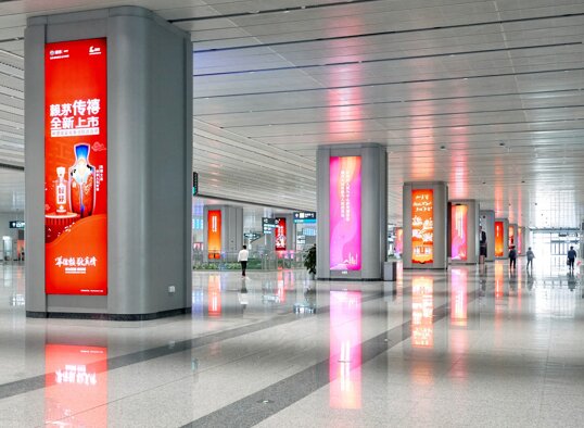 第一戶外傳媒-廣州白云站出站通道柱面燈箱