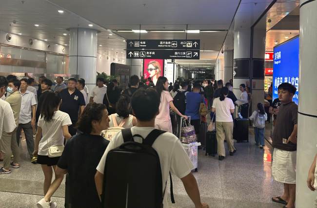 第一戶外傳媒-義烏機場到達燈箱廣告