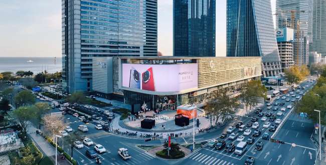 青島深藍中心裸眼 3D 大屏：浮山灣的地標級視覺載體