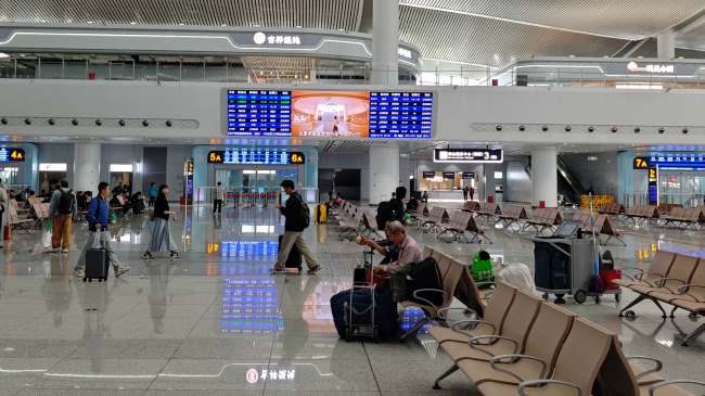 第一戶外傳媒-上海松江站候車大廳LED屏廣告