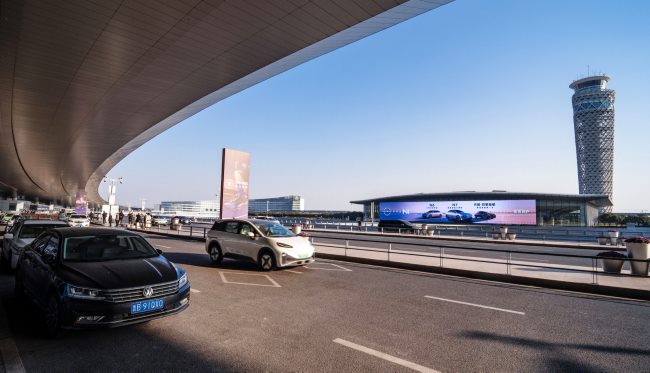 第一戶外傳媒-青島膠東國際機場GTC戶外大屏廣告