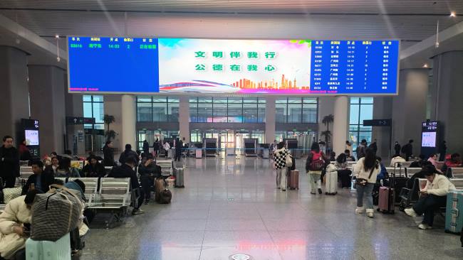 第一戶外傳媒-佛山西站候車大廳LED屏廣告 第一戶外傳媒-佛山西站候車大廳LED屏廣告