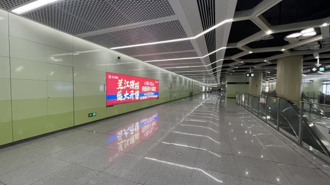 第一戶外傳媒-深圳地鐵錦龍站大燈箱廣告 第一戶外傳媒-深圳地鐵錦龍站大燈箱廣告