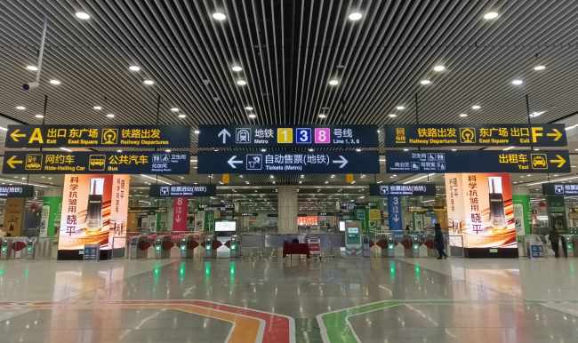 青島北站 LED 包柱大屏：城市門戶的立體化傳播載體