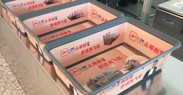 第一戶外傳媒-溫州龍灣機場T2國內(nèi)出發(fā)安檢區(qū)域安檢筐貼畫廣告