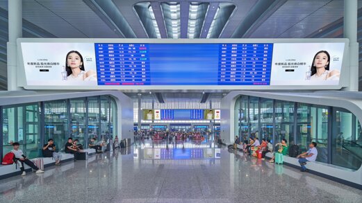 第一戶外傳媒-重慶西站候車大廳LED兩側燈箱