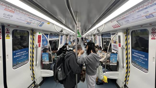 深圳地鐵 2/8 號線品牌內包車：城市東西主動脈的沉浸式傳播載體