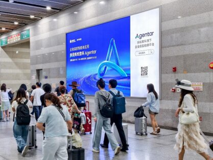 第一戶外傳媒-上海虹橋站出站內(nèi)通道墻面燈箱