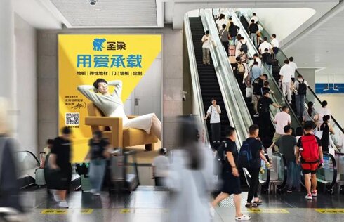 第一戶外傳媒-杭州東站進出站交匯層扶梯燈箱